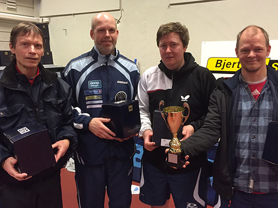 HERRER C: Bjørn E. Wibe (fra venstre), Bendik Alme, Lars Torp og klubbmester Olof Götestam. (Foto: Thomas Møller)