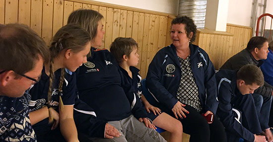 JBTK-GJENG: John-Morten (f.v.), Ingeborg, Lene, Martin, Pia-Helen, Daniel og Pål på tribunen.