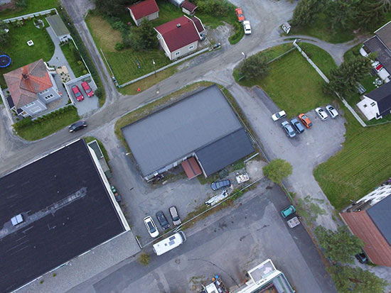 FLYFOTO: Jevnaker Bordtennishall fra oven. (Foto: Kenneth H. Ødegård)